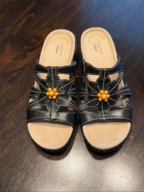 Clarks Collection Lexi Myrtle Black Leather Floral Slide Sandals